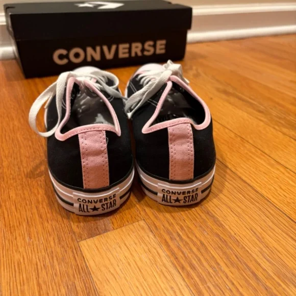 Converse Black and Pink Women's 9.5 - Picture 3 of 5